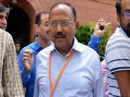 Article 370: Ajit Doval arrives again in Jammu and Kashmir, do not know how long NSA's Valley tour will be | अनुच्छेद 370ः फिर से जम्मू कश्मीर पहुंचे अजीत डोभाल, NSA का घाटी दौरा कितना लंबा रहेगा पता नहीं