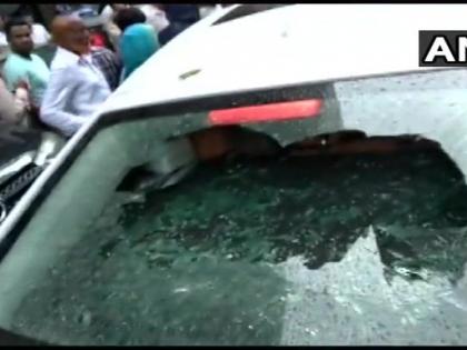 Supporters attacked BJP candidate's car for not getting tickets to former Maharashtra minister Mehta | महाराष्ट्र के पूर्व मंत्री मेहता को टिकट न मिलने पर समर्थकों ने भाजपा उम्मीदवार की कार पर किया हमला Supporters attacked BJP candidate's car for not getting tickets to former Maharashtra minister Mehta | महाराष्ट्र के पूर्व मंत्री मेहता को टिकट न मिलने पर समर्थकों ने भाजपा उम्मीदवार की कार पर किया हमला