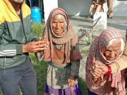 Uttarakhand: 105-year-old Tara Devi and 103-year-old Kasturi Devi cast their vote | उत्तराखंड पंचायत चुनावः जोश को सलाम, 105 साल की तारा देवी और 103 वर्षीय कस्तूरी देवी ने अपना वोट डाला, कहा- वोट से चोट करो