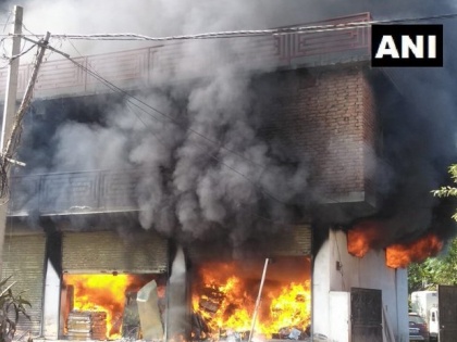 Fire in godown in Ner Chowk area of Mandi district Himachal Pradesh updates news | हिमाचल प्रदेश: मंडी जिले के एक गोदाम में लगी भीषण आग, रेस्क्यू ऑपरेशन जारी