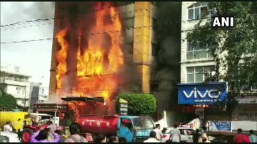 Fire In a hotel in Indore Madhya Pradesh update news rescue operation underway | मध्य प्रदेश: इंदौर के एक होटल में लगी भीषण आग, कई लोगों के फंसे होने की आंशका, रेस्क्यू ऑपरेशन जारी