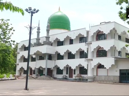 Masjid remains closed for devotees on Eid amid COVID19 lockdown, Jama Masjid's Shahi Imam says these things | Eid al-Fitr 2020: लॉकडाउन के चलते मस्जिदों पर लटका दिखा ताला, जामा मस्जिद के शाही इमाम ने किया ये ऐलान