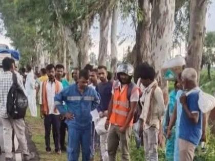 Bihar 8 killed 4 injured in truck-tempo collision in Patna Shahjahanpur Police Station area see video | मिनीवैन और ट्रक में टक्कर, उड़े परखच्चे, 8 लोगों की मौत और 4 घायल