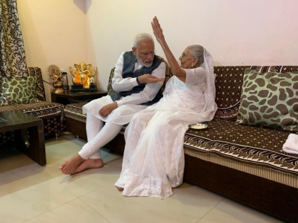 Gujarat: PM Modi to visit his mother, met for 20 minutes, will go to 'Statue of Unity' today | गुजरात: अपनी मां से मिले पीएम मोदी, 20 मिनट तक की मुलाकात, आज जाएंगे ‘स्टेच्यू ऑफ यूनिटी’