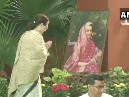 Congress Interim President Sonia Gandhi and Former PM Manmohan Singh pay tribute to former PM Indira Gandhi | इंदिरा गांधी की पुण्यतिथि पर सोनिया, मनमोहन और अंसारी ने दी श्रद्धांजलि
