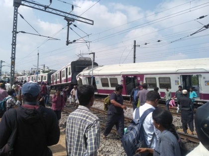 Two trains have collided at Kacheguda Railway Station Hyderabad updates news | हैदराबाद: काचीगुडा रेलवे स्टेशन पर दो ट्रेनों में भिड़ंत से 5 लोग घायल, रेस्क्यू ऑपरेशन जारी