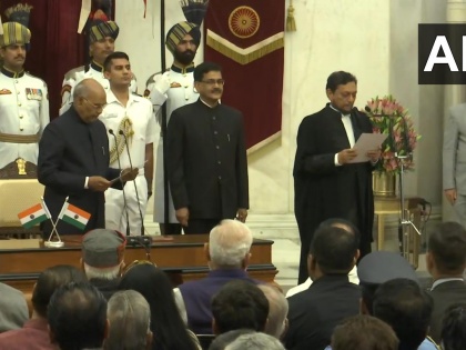 Justice Sharad Arvind Bobde takes oath as Chief Justice of India. | भारत के 47वें CJI बने शरद अरविंद बोबडे, अयोध्या और निजता के अधिकार समेत अहम फैसलों में रहे हैं शामिल