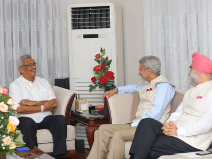 External Affairs Minister Jaishankar arrives in Sri Lanka, will meet new President Gotabaya Rajapaksa, accepts invitation to visit India | श्रीलंका पहुंचे विदेश मंत्री जयशंकर, नए राष्ट्रपति गोटबाया राजपक्षे से मिले, भारत आने का आमंत्रण स्वीकार किया