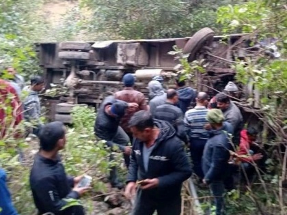 Himachal Pradesh: 4 people injured after a private bus, carrying 23 people to a wedding ceremony, rolled down a deep gorge in Maryog area of Sirmaur district today. All the injured have been admitted to a hospital. | हिमाचल प्रदेश में एक शादी समारोह में जाने के दौरान 23 ​​लोगों से भरी बस पलटी, 10 लोग घायल