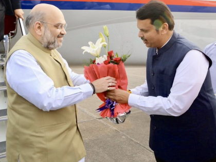 Maharashtra: Former Chief Minister & BJP leader Devendra Fadnavis receives Union Home Minister & BJP President Amit Shah at Mumbai Airport. | महाराष्ट्र चुनाव के बाद मुंबई पहुंचे केंद्रीय गृह मंत्री अमित शाह, फड़नवीस ने की अगवानी