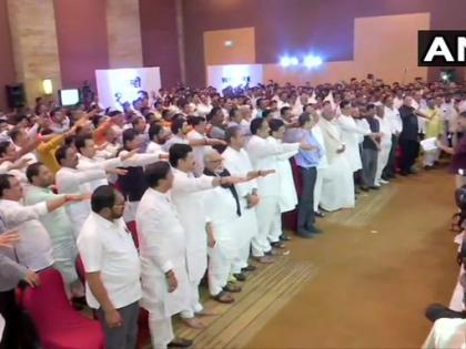 Shiv Sena, MLA of Congress and NCP, NCP chief Sharad Pawar reached Grand Hyatt, 162 MLAs will parade | शरद पवार, सोनिया गांधी और उद्धव ठाकरे के नाम पर 162 विधायकों ने ली शपथ, आंबेडकर और छत्रपति शिवाजी महाराज के नारे लगे