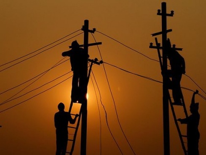No electricity connection in 1390375 houses in india yet says modi government in india | अभी तक देश में 13 लाख, 90 हजार, 375 घरों में बिजली कनेक्शन नहीं, यूपी में है संख्या सबसे ज्यादा