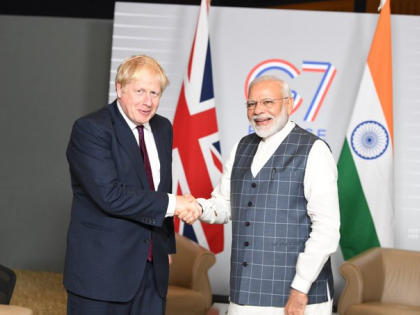 Prime Minister Narendra Modi tweets, "Many congratulations to PM Boris Johnson for his return with a thumping majority. I wish him the best and look forward to working together for closer India-UK ties". | PM मोदी ने ब्रिटेन के प्रधानमंत्री जॉनसन को दी बधाई, कहा-"मिलकर काम करने को तत्पर हूं"