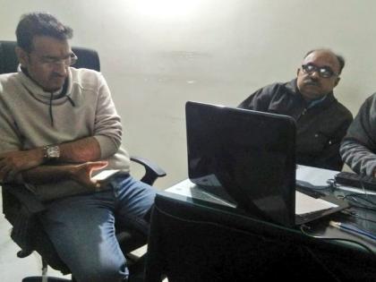 Maharashtra: Nagpur Mayor, Sandip Joshi had a narrow escape after two bike-borne miscreants fired three bullets at him on Tuesday midnight | नागपुर के मेयर संदीप जोशी पर जानलेवा हमला, बाइक सवारों ने कार पर बरसाईं गोलियां, परिवार भी था मौजूद Maharashtra: Nagpur Mayor, Sandip Joshi had a narrow escape after two bike-borne miscreants fired three bullets at him on Tuesday midnight | नागपुर के मेयर संदीप जोशी पर जानलेवा हमला, बाइक सवारों ने कार पर बरसाईं गोलियां, परिवार भी था मौजूद