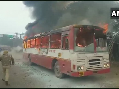 CAA protest: Fire on government bus in Sambhal, internet service stopped | CAA का विरोधः संभल में सरकारी बस में आग लगायी, इंटरनेट सेवा बंद CAA protest: Fire on government bus in Sambhal, internet service stopped | CAA का विरोधः संभल में सरकारी बस में आग लगायी, इंटरनेट सेवा बंद