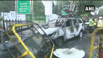 CAA protests: demonstrations in Delhi, Lucknow, Mumbai and Ahmedabad, people on the street, violent violence | CAA विरोधः दिल्ली, लखनऊ, मुंबई और अहमदाबाद में प्रदर्शन, सड़क पर उतरे लोग, भड़की हिंसा