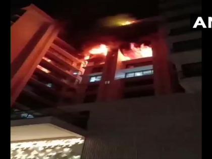 Mumbai Chief Fire Officer: Four people have been rescued so far, search for others still underway. | मुंबई की रिहायशी इमारत में आग लगी, चार को बचाया, कई फंसे, 8-10 दमकल की गाड़ियां मौके पर