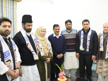 Congress leader, former MLA and Deputy Speaker of Delhi Assembly Shoaib Iqbal today joined Aam Aadmi Party | दिल्ली चुनावः कांग्रेस को झटका, विधानसभा के पूर्व उपाध्यक्ष शोएब इकबाल आप में