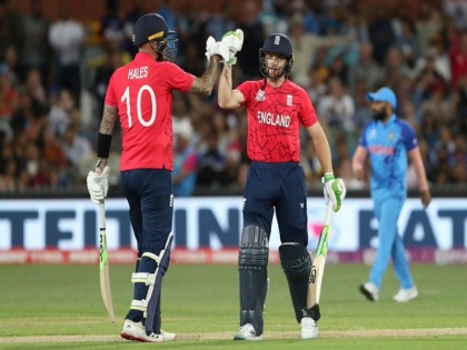 England's Butler and Hales became the batsmen who made the biggest partnership in the T20 World Cup | टी20 वर्ल्ड कप में सबसे बड़ी पार्टनरशिप बनाने वाले बल्लेबाज बने इंग्लैंड के बटलर और हेल्स