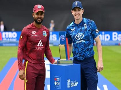 ENG vs WI, 3rd ODI: The third match between England and West Indies started late, the team bus was stuck in heavy traffic | ENG vs WI, 3rd ODI: इंग्लैंड बनाम वेस्टइंडीज के बीच देरी से शुरू हुआ मैच, भारी ट्रैफिक में फंस गई थी टीम की बस, साइकिल से पहुंचे खिलाड़ी | WATCH