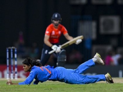 England Women vs India Women 2022 Eng won 9 wkts indian capt  Harmanpreet kaur says We were forced play in damp conditions | England Women vs India Women 2022: भारतीय महिला टीम बल्लेबाजी और गेंदबाजी में फेल, इंग्लैंड ने नौ विकेट से हराया, कप्तान हरमनप्रीत कौर का बड़ा आरोप