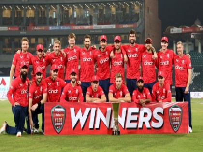PAK Vs ENG: England win by 67 runs in seventh T20, wins series against pakistan | PAK Vs ENG: सातवें टी20 में इंग्लैंड की 67 रनों से जीत, पाकिस्तान के खिलाफ सीरीज पर 4-3 से कब्जा