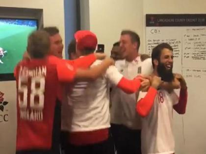fifa world cup england cricket team celebrated after losing against india in t20 | भारत से टी20 में हार के बाद इंग्लैंड के ड्रेसिंग रूम में इसलिए जम कर मना जश्न, देखें वीडियो