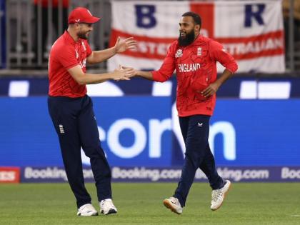 ICC T20 World Cup 2022 England won 5 wickets vs Afghanistan, 14th Match, Super 12 sam curran 5 wickets | टी20 विश्व कप सुपर 12ः इंग्लैंड को 112 रन बनाने में छूटे पसीने, अफगानिस्तान को 5 विकेट से हराया