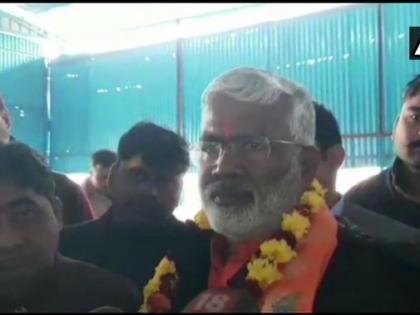 BJP Uttar Pradesh President, Swatantra Dev Singh: Akhilesh ji should go to Pakistan & offer prayers at a temple for one month, he will understand what happens there. He does not know what he wants, he should read about Citizenship Amendment Act & National | जानिए यूपी BJP के अध्यक्ष स्वतंत्र देव सिंह ने अखिलेश यादव को पाकिस्तान जाकर वहां एक माह मंदिर में पूजा करने का सुझाव क्यों दिया! BJP Uttar Pradesh President, Swatantra Dev Singh: Akhilesh ji should go to Pakistan & offer prayers at a temple for one month, he will understand what happens there. He does not know what he wants, he should read about Citizenship Amendment Act & National | जानिए यूपी BJP के अध्यक्ष स्वतंत्र देव सिंह ने अखिलेश यादव को पाकिस्तान जाकर वहां एक माह मंदिर में पूजा करने का सुझाव क्यों दिया!