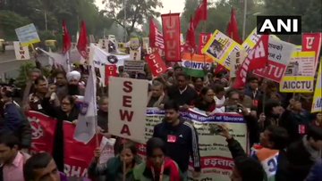 Ten trade unions have called for #BharatBandh today against 'anti-worker policies of Central Govt' | Bharat Bandh: जनजीवन प्रभावित, ओडिशा, असम और बंगाल में लोग बेहाल, केंद्र के खिलाफ हल्ला बोल