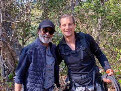 British adventurer Bear Grylls with actor Rajinikanth after shooting an episode of 'Man vs Wild' at Bandipur forest in Karnatak | Man vs Wild: सोशल मीडिया में वायरल हुईं रजनीकांत की तस्वीर, बेयर ग्रिल्स के साथ शूटिंग में टखना मुड़ा