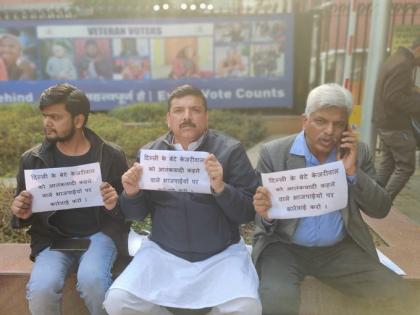 Delhi Election: AAP leader, BJP MP Pravesh Verma, demanding sit-in protest outside Election Commission | चुनाव आयोग के बाहर धरने पर बैठे आप नेता, भाजपा सांसद प्रवेश वर्मा के खिलाफ FIR की मांग