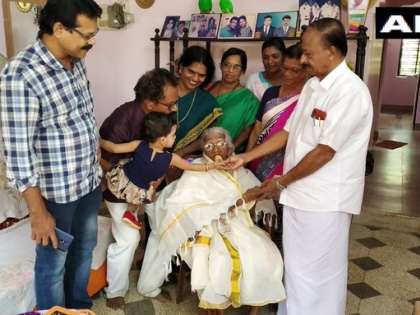 105-year-old Pardadi passed fourth grade in Kerala, the oldest student in the country, scoring 205 out of 275 marks | केरल में 105 साल की परदादी ने चौथी कक्षा पास की, देश की सबसे उम्रदराज विद्यार्थी, 275 अंकों में से 205 अंक हासिल किए