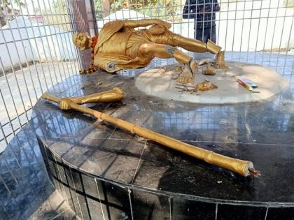 Jharkhand: Mahatama Gandhi's statue in Hazaribagh found damaged | झारखंड: हजारीबाग में तोड़ी गई महात्मा गांधी की प्रतिमा, जांच में जुटी पुलिस