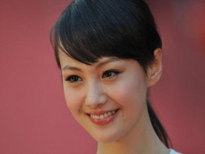 chinese actress zheng shuang hit with 340 cr tax fine as china targets celebrity culture | कर चोरी के आरोप में अभिनेत्री पर लगा 340 करोड़ का जुर्माना, पूर्व पति ने की थी शिकायत