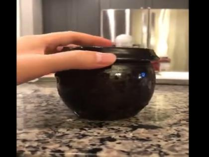 Woman surprised husband with mother 10 years before cooked food before death | मरने से पहले मां ने अपने हाथ से बनाई थी खास डिश, 10 साल बाद पत्नी ने पति को खिलाकर दिया बड़ा सरप्राइज Woman surprised husband with mother 10 years before cooked food before death | मरने से पहले मां ने अपने हाथ से बनाई थी खास डिश, 10 साल बाद पत्नी ने पति को खिलाकर दिया बड़ा सरप्राइज