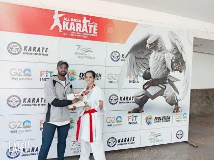 Erica of Madhya Pradesh Shajapur became national champion winning gold medal All India Karate Championship | ऑल इंडिया कराटे में शाजापुर की एरिका बनीं नेशनल चैंपियन, दमदार प्रदर्शन के बल पर जीतीं गोल्ड मेडल, 29 पदक के साथ एमपी टीम फर्स्ट रनरअप
