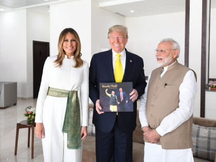 President Donald Trump's tweet in Hindi, said - America and India will strengthen their countries, this is only the beginning | राष्ट्रपति डोनाल्ड ट्रंप ने हिन्दी में किया ट्वीट, कहा-अमेरिका और भारत अपने देशों को मजबूत बनाएंगे, यह तो शुरुआत ही है
