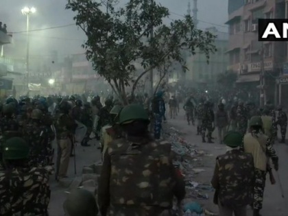 Delhi violence: Curfew imposed in 4 places including Maujpur, Zafarabad, flag march in Bhajanpura and Khureji Khas | दिल्ली हिंसा: मौजपुर, जाफराबाद समेत 4 जगहों पर कर्फ्यू लगाया गया, भजनपुरा और खुरेजी खास में फ्लैग मार्च