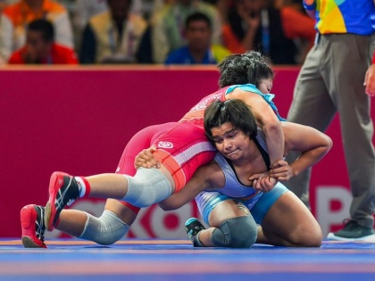 Asian Championships: wrestler Pinky, Sarita More and Divya Kakran won gold | एशियाई चैंपियनशिपः बेटियों ने छुड़ाए छक्के, पहलवान पिंकी, सरिता मोर और दिव्या काकरान ने जीते गोल्ड