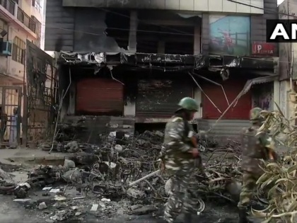 Delhi violence: sabotage in schools, fire in libraries, now a pile of broken desks and burnt books | दिल्ली हिंसाः स्कूलों में तोड़फोड़, पुस्तकालयों में लगायी गयी आग, अब टूटे डेस्कों व जली किताबों का ढेर बना School