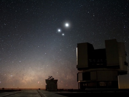 mars saturn and jupiter planets seems rare before dawn on april 15 know time | लॉकडाउन के बीच आकाश में दिखेगा अद्भुत नजारा, जापानी सैटेलाइट के साथ एक सीध में नजर आएंगे ये 3 बड़े ग्रह-जानें समय
