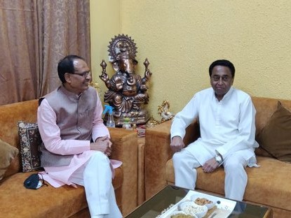 Former Madhya Pradesh CM Kamal Nath meets Chief Minister Shivraj Singh Chouhan in Bhopal. | MP Ki Taja Khabar: पूर्व मुख्यमंत्री कमलनाथ ने की शिवराज सिंह चौहान से मुलाकात, विस्तार से पढ़ें Former Madhya Pradesh CM Kamal Nath meets Chief Minister Shivraj Singh Chouhan in Bhopal. | MP Ki Taja Khabar: पूर्व मुख्यमंत्री कमलनाथ ने की शिवराज सिंह चौहान से मुलाकात, विस्तार से पढ़ें