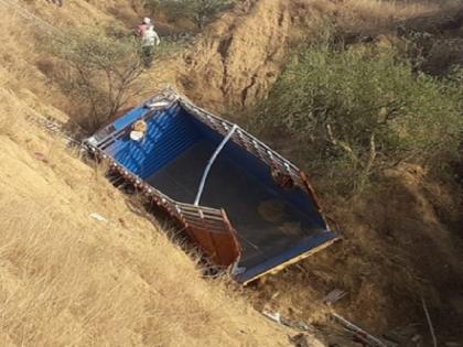 10 pilgrims killed, around 40 others injured after truck overturns in Etawah, Uttar Pradesh | इटावा में भीषण सड़क हादसा, ट्रक 30 फीट गहरे गड्ढे में गिरा, 12 श्रद्धालुओं की मौत, करीब 40 घायल 10 pilgrims killed, around 40 others injured after truck overturns in Etawah, Uttar Pradesh | इटावा में भीषण सड़क हादसा, ट्रक 30 फीट गहरे गड्ढे में गिरा, 12 श्रद्धालुओं की मौत, करीब 40 घायल