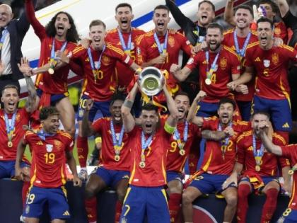 watch Spain vs England EURO 2024 Final Mikel Oyarzabal Nico Williams’ goals help Spain win record 4th Euro title Spain edges past England 2-1 not end 58 years title drought | Spain vs England EURO 2024 Final Highlights: रिकॉर्ड चौथी बार यूरो चैंपियन स्पेन, इंग्लैंड को 2-1 से हराया, 58 साल से खिताबी सूखा जारी..., देखें वीडियो watch Spain vs England EURO 2024 Final Mikel Oyarzabal Nico Williams’ goals help Spain win record 4th Euro title Spain edges past England 2-1 not end 58 years title drought | Spain vs England EURO 2024 Final Highlights: रिकॉर्ड चौथी बार यूरो चैंपियन स्पेन, इंग्लैंड को 2-1 से हराया, 58 साल से खिताबी सूखा जारी..., देखें वीडियो