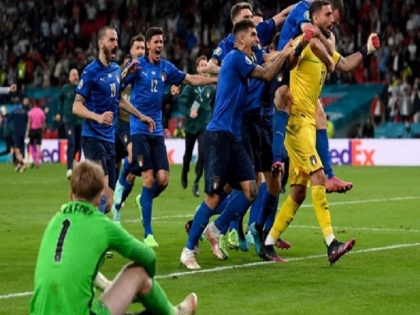 UEFA Euro 2020 Italy beat England in final match at wembley stadium | Euro 2020 Final: इंग्लैंड को पेनल्टी शूटआउट में हराकर इटली 52 साल बाद बना चैम्पियन
