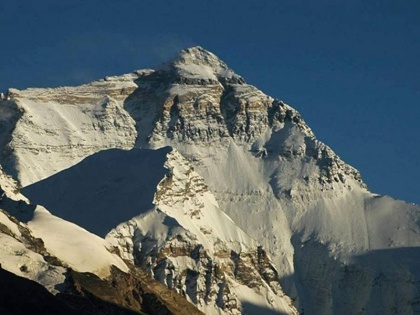 Mountaineer Sharad Kulkarni Shares How his wife struggled for oxygen while climbing Mount Everest | मेरी पत्नी सांस लेने के लिए तड़प रही थी, ऑक्सीजन सप्लाई खत्म हो गई थी, पढ़ें एवरेस्ट फतह करने वाले शख्स की आपबीती