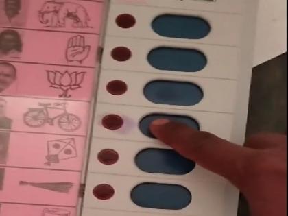 UP Election 2022: Samajwadi Party allegation in Saharanpur BJP slip coming from VVPAT on voting for cycle sign | UP Election 2022: सहारनपुर में साइकिल का बटन दबाने पर वीवीपैट से निकल रही भाजपा की पर्ची! सपा ने लगाए गंभीर आरोप