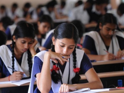 Due to not being able to copy, 10 lakh children of Uttar Pradesh will not give board exams | नकल न कर पाने की वजह से उत्तर प्रदेश के 10 लाख बच्चें नहीं देंगे बोर्ड एक्जाम