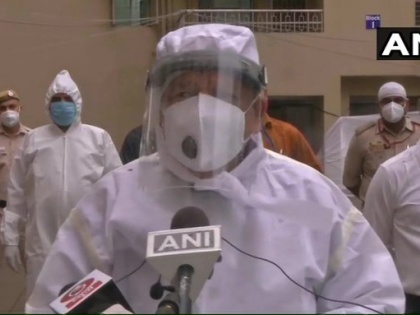 Delhi: Union Health Minister Harsh Vardhan inspects a Covid care centre in Mandoli | केंद्रीय स्वास्थ्य मंत्री हर्षवर्धन ने मंडोली कोविड केयर सेंटर का किया दौरा, कहा- देश में रिकवरी रेट 30% के ऊपर
